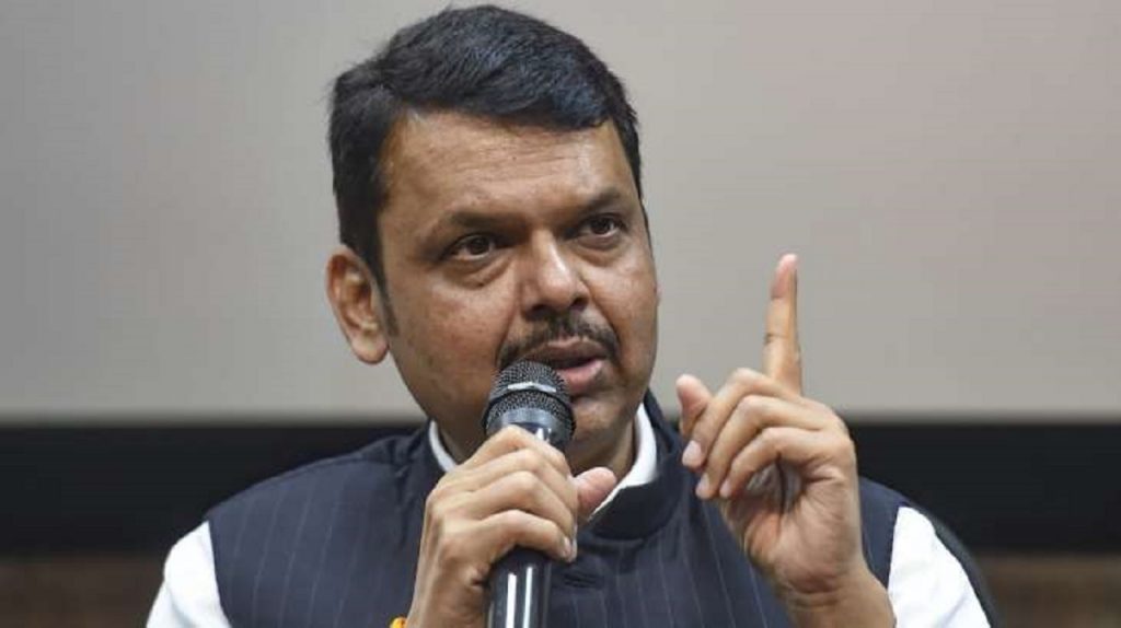 Devendra Fadnavis : 'मी मुर्खांना उत्तरं देत नाही'; राऊतांच्या 'त्या' दाव्यावर फडणवीसांचा संताप
