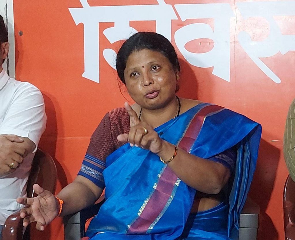सुषमा अंधारे कल्याणमध्येच शिंदेंची कोंडी करणार ? स्थानिक पदाधिकाऱ्यानेच आखला 'प्लॅन'