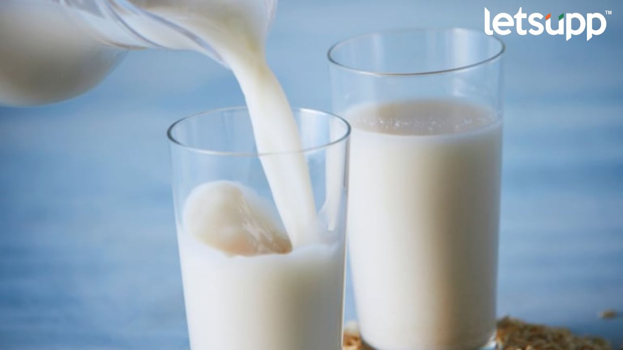 Milk Benefits: त्वचेला चमकदार बनवण्यापासून ते लठ्ठपणा टाळण्यासाठी दूध पिण्याचे अनेक फायदे Untitled Design (10)