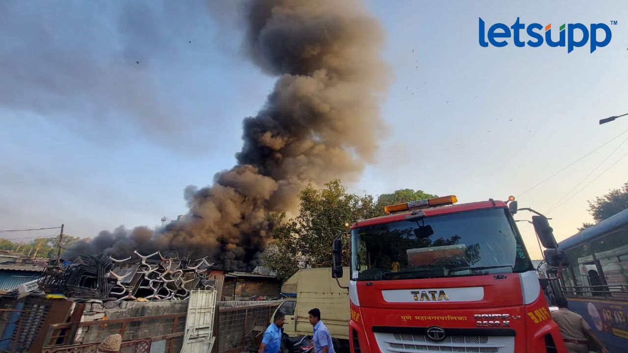 Pune fire : पुण्यातील जुना बाजार परिसरात अग्नितांडव; आग विझवण्यासाठी अग्निशमन दलाचे शर्थीचे प्रयत्न Untitled Design (6)