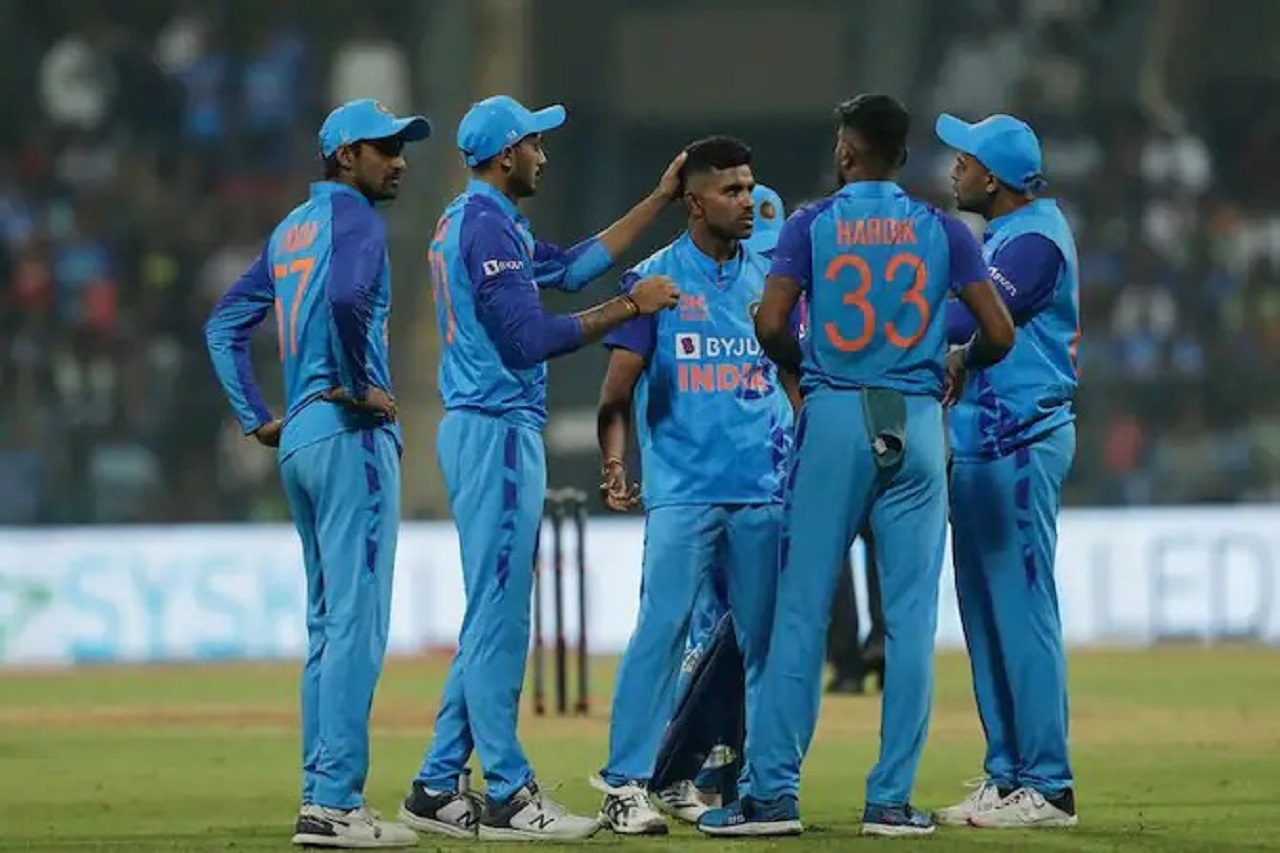 थरारक सामन्यात भारताचा दोन धावांनी विजय