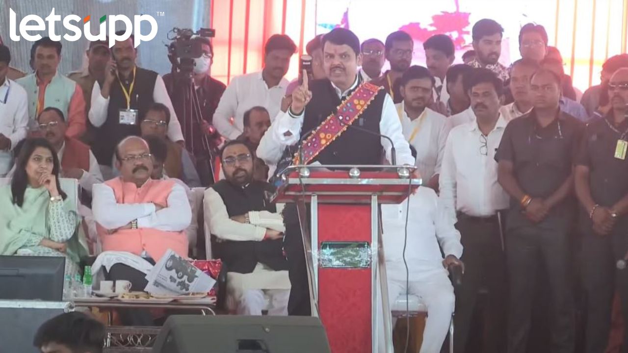 Devendra Fadnavis : जे निधी देत नव्हते त्यांना घरी बसवलं, जे निधी देतात त्यांना…. Untitled Design (9)