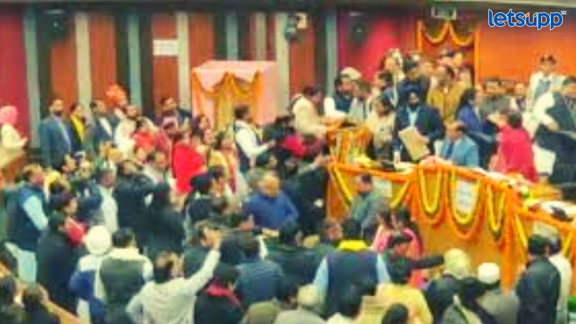 महिला नगरसेवकांमध्ये जोरदार हाणामारी; AAP आणि भाजपा परस्परांत भिडले, कारण काय..? Important Update Regarding Shreyas Iyer Fitness Has Come Out (64)