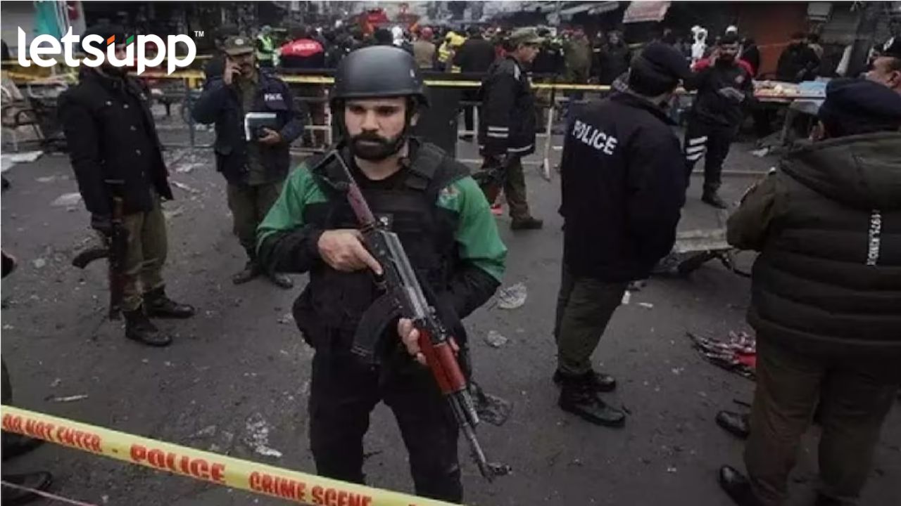 Terrorist attack : पाकिस्तान पुन्हा हादरलं, दहशतवाद्यांच्या गोळीबारात 9 जणांचा मृत्यू