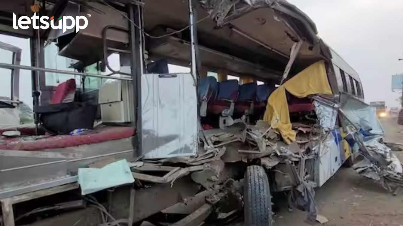 Pune Accident : बस-ट्रकचा भीषण अपघात, चौघांचा मृत्यू Raut (8)
