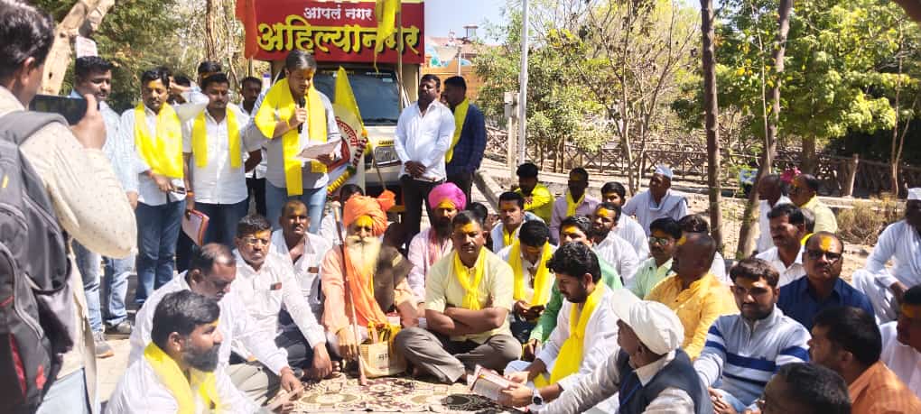 राम शिंदे यांची नामांतराची ‘गुगली’ ; रोहित पवार यांचा ‘सेफ’ खेळ Rohit Pawar