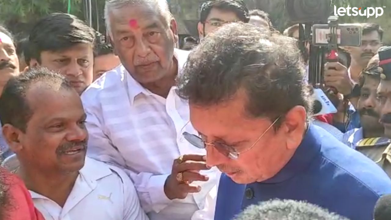 पालकमंत्री दीपक केसरकरांना नागरिकांचा घेराव Untitled Design 2023 03 19T131820.404