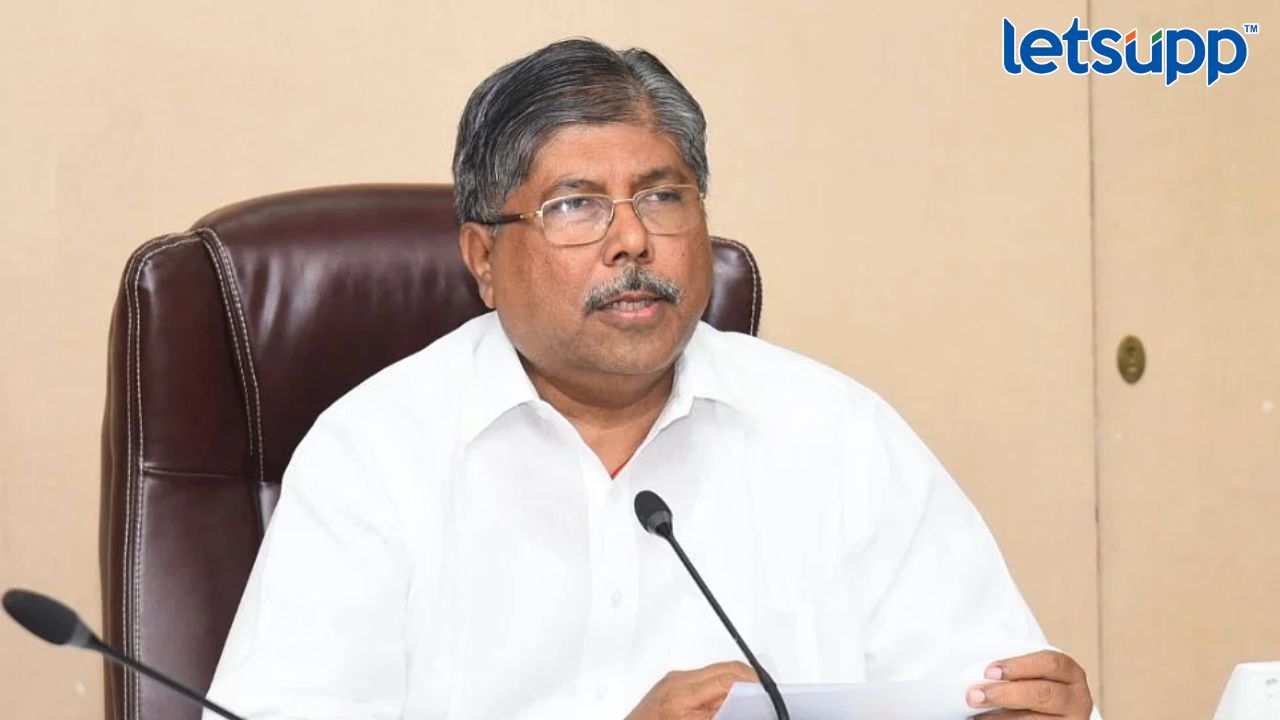 कुठल्याही पहाटे काहीही होऊ शकतं..चंद्रकांत पाटलांचे सूचक विधान; शिंदे गटाचं वाढलं टेन्शन Httpswww.canva.comdesignDAFcJmY7 AA2pbVhvfb_idY9UrtjK05lwviewium=link&utm_source=shareyourdesignpanel (1)