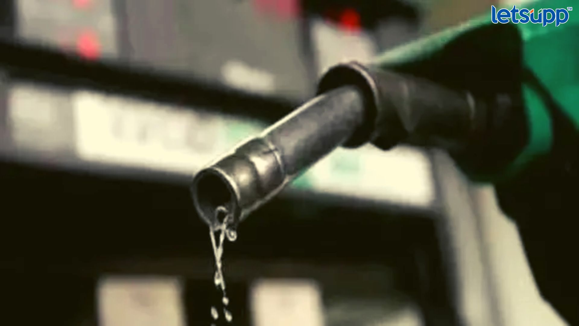 Ethanol Price : इथेनॉलची किंमत 15 दिवसांत दुसऱ्यांदा वाढली; लिटरमागे 3 रूपये 71 पैशांची वाढ Truck Driver Protest : नगरमध्ये इंधन पुरवठा सुरळीत; काही ठिकाणी मात्र पंप बंद
