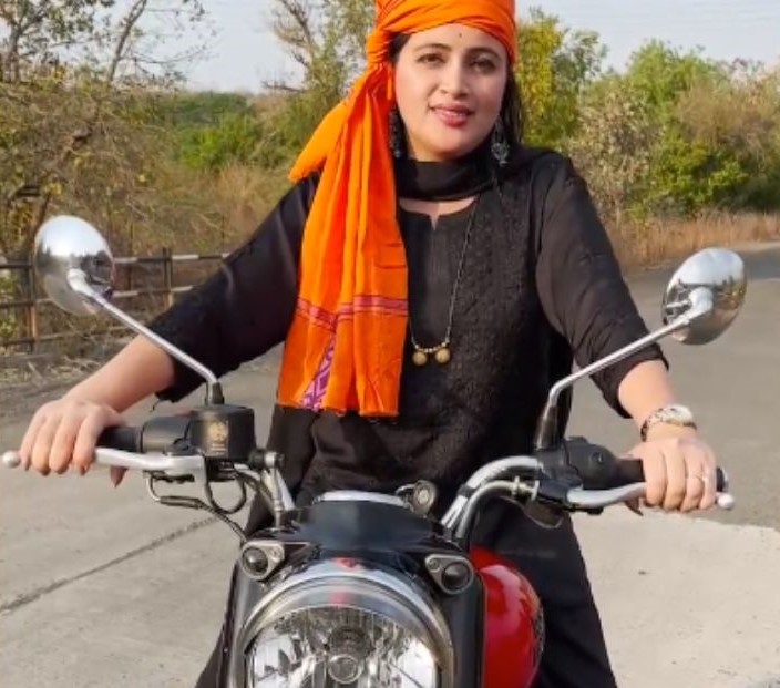 ‘ना हार की फिक्र करते है, ना जीत का जिक्र’.. खासदार राणांचा रावनवमीचा लूक पाहिलात का ? Navneet Rana
