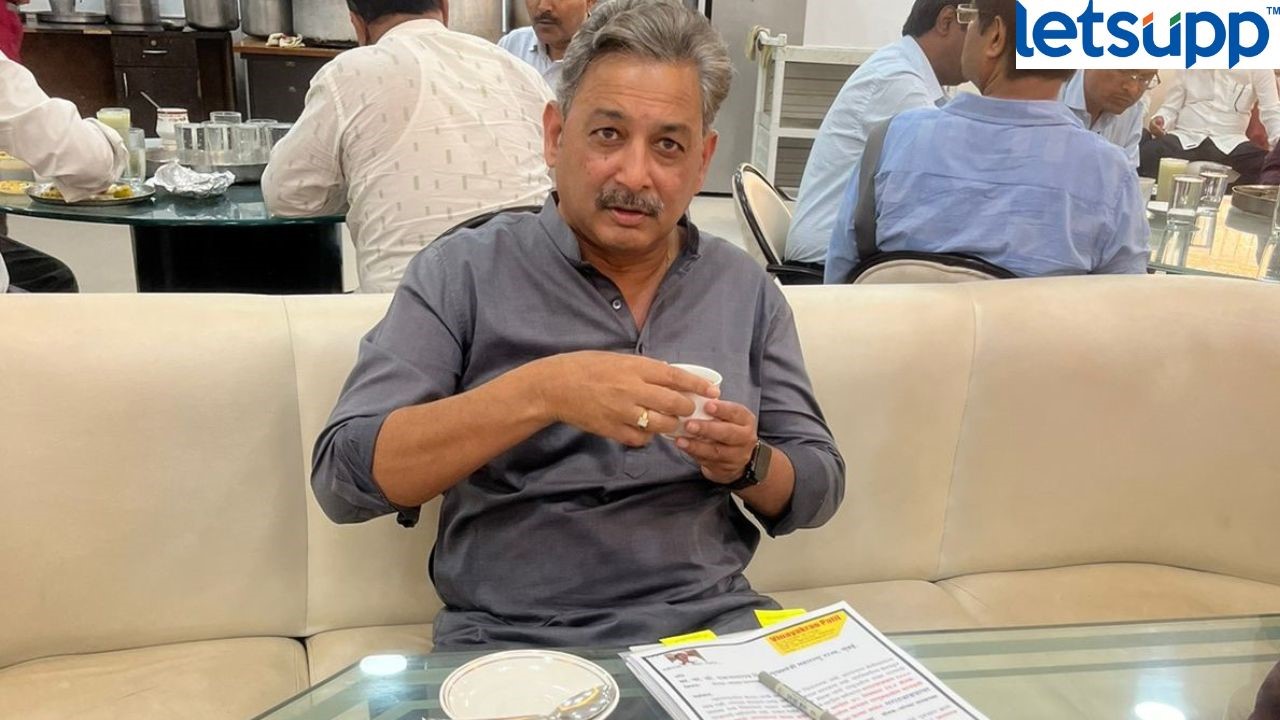 संभाजीराजे विधानभवनाच्या कॅन्टीनमध्ये हॉट कॉफीसह.. Sambhajiraje 2