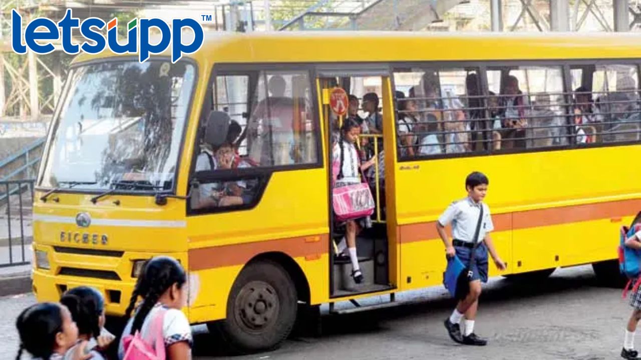 ब्रेकिंग : आता पहिलीपासूनच हिंदी भाषा अनिवार्य; भाषा वादात फडणवीस सरकारने जारी केला मोठा आदेश School Bus