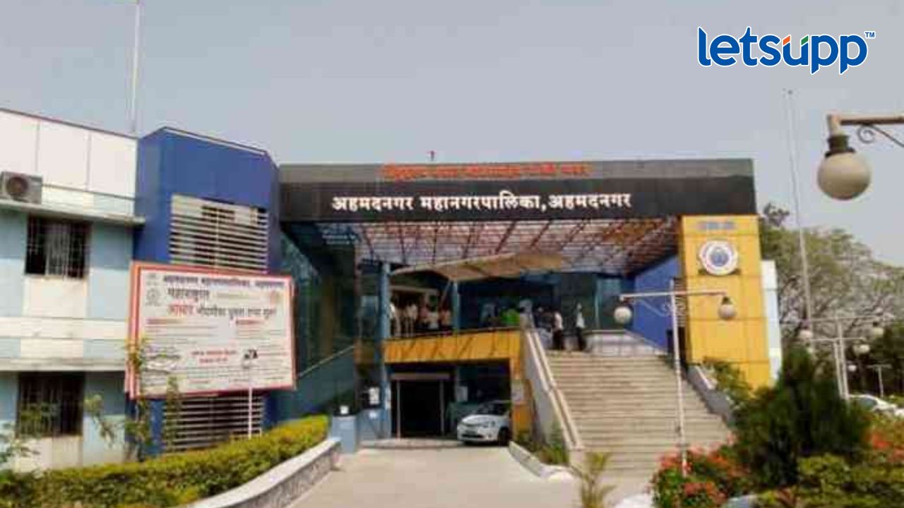 महापालिकेच्या पहिल्या मजल्यावरून पडून एकजण गंभीर जखमी Ahmednagar Corporation