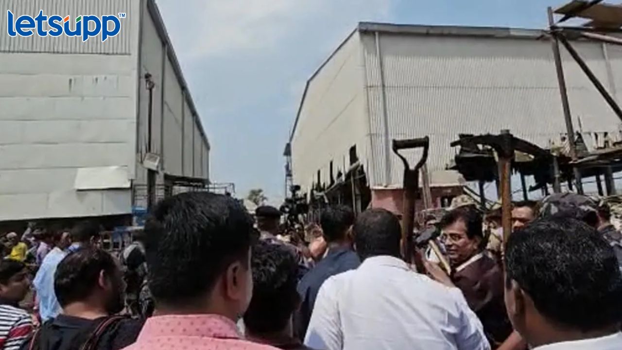 मुंबईतील बेकायदा फिल्म स्टुडिओवर प्रशासनाचा बुलडोझर Film Studio