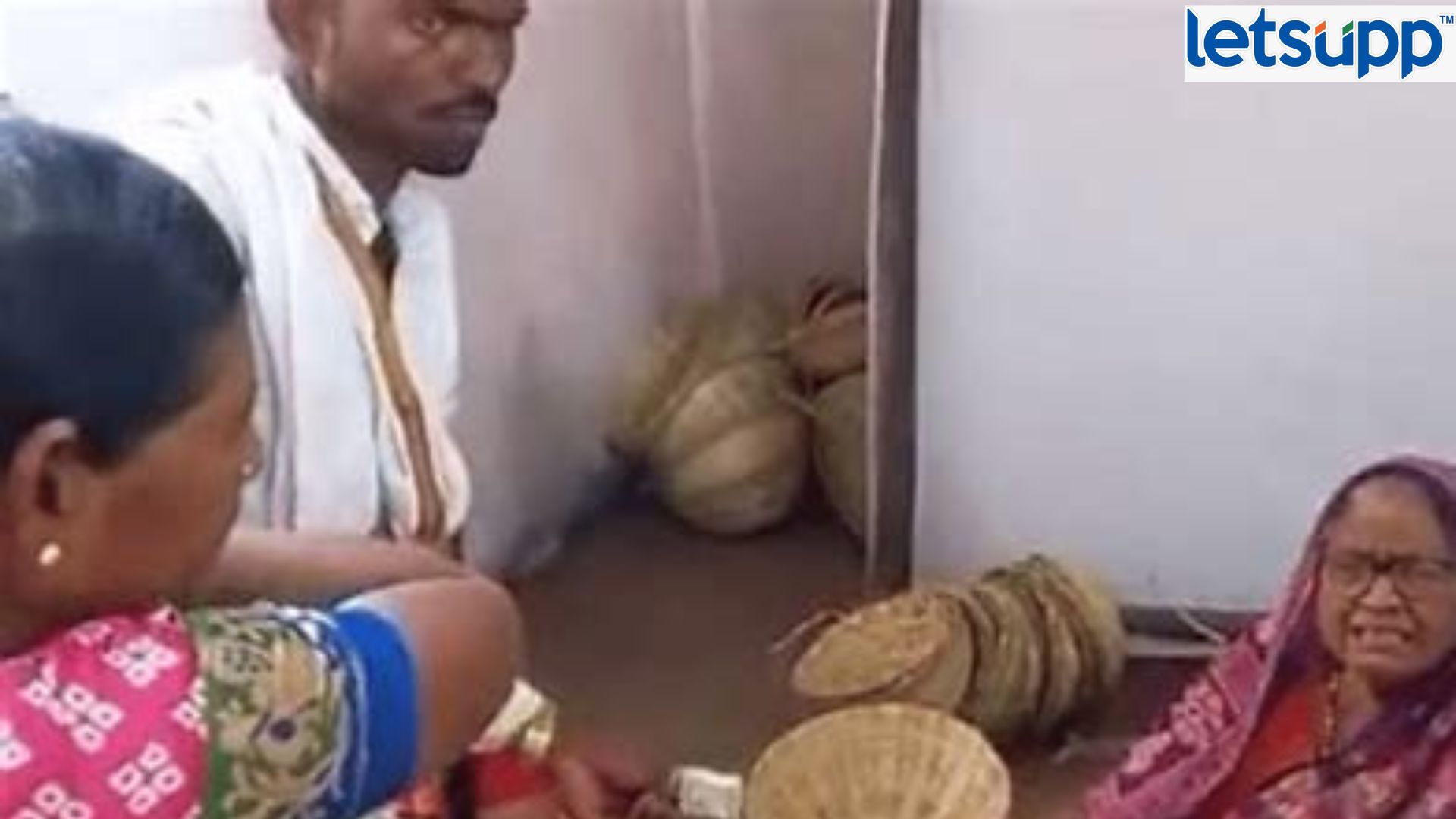 Chandrapur News : मुलगा आमदार… आई विकते बांबूच्या टोपल्या… Gangubai Jorgewar