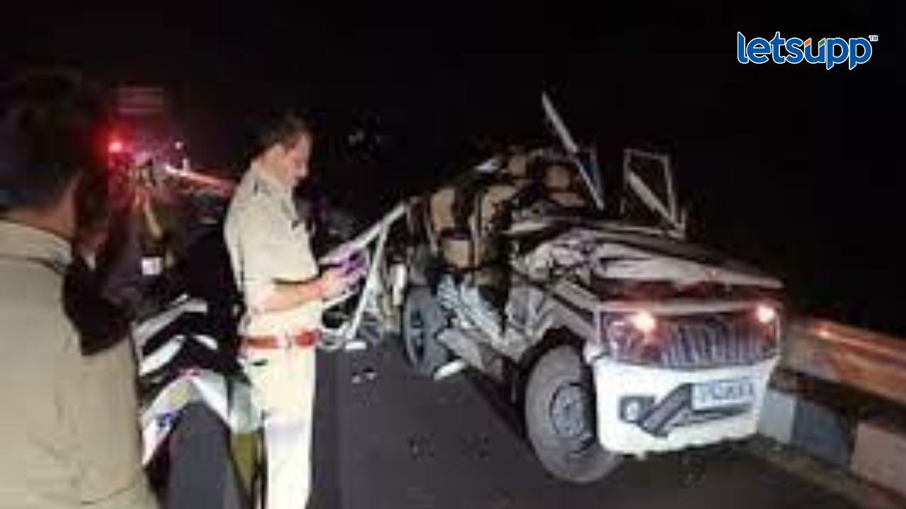 Road Accident : बोलेरो-ट्रॅक्टर-ट्रॉलीचा भीषण अपघात, पाच जणांचा जागीच मृत्यू Road Accident