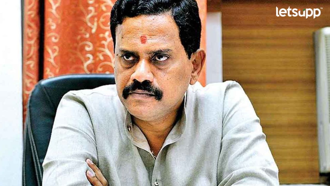 Rajan Vichare : पोलिसांच्या खांद्यावर बंदूक ठेऊन कार्यकर्त्यांवर गुन्हे दाखल केले जाताहेत Untitled Design 2023 04 05T174351.697