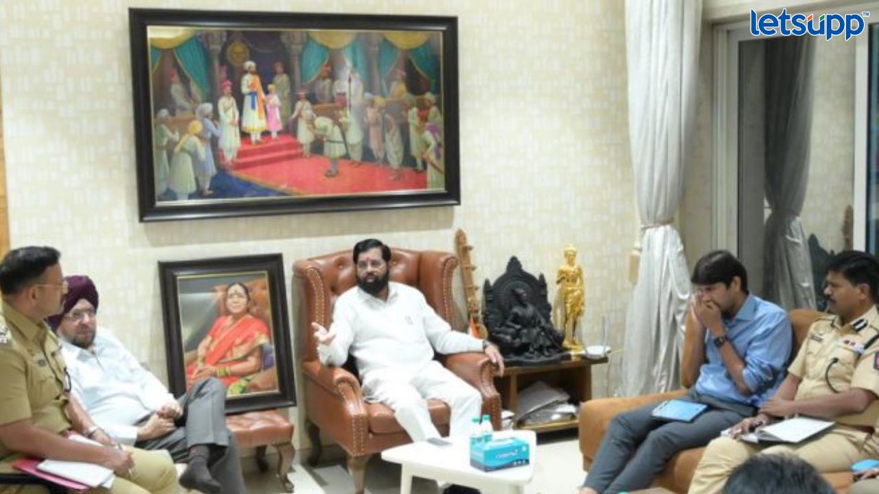 Eknath Shinde ठाण्यातील खड्ड्यांना वैतागले… अधिकाऱ्यांना तंबी Untitled Design 2023 04 23T151846.895