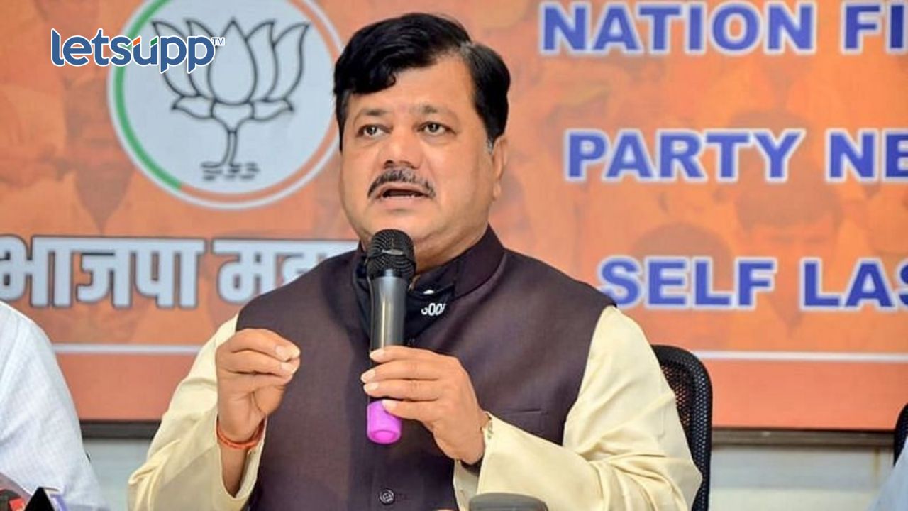 उद्धव ठाकरेंना नाचवण्याचे काम राष्ट्रवादी करतेय, दरेकरांचा हल्लाबोल Untitled Design 2023 04 30T162404.915