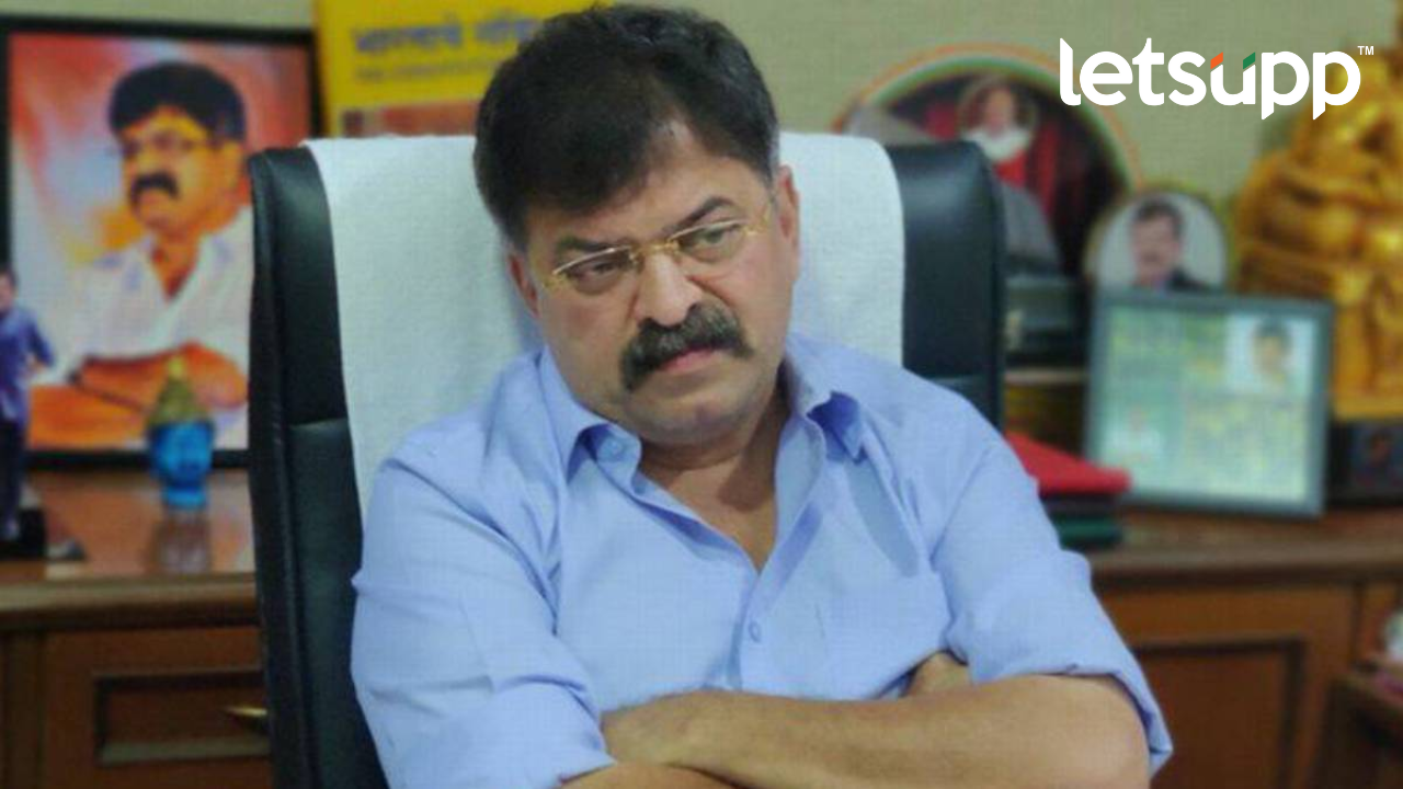 ठाण्यात मनपाची दुटप्पी कारवाई…सत्ताधाऱ्यांना सूट तर विरोधकांचे बॅनर उतरवले Untitled Design (30)