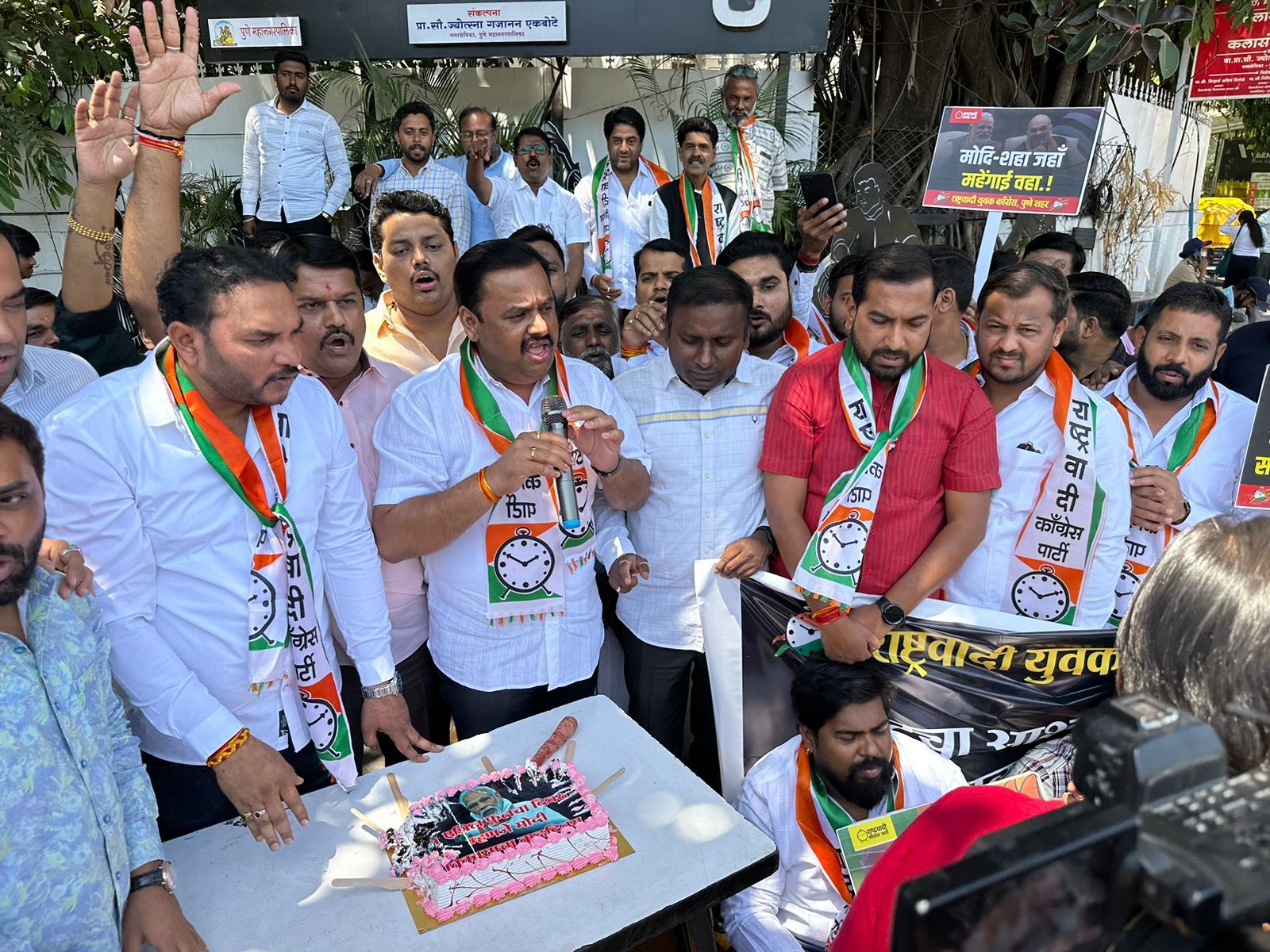 “एप्रिल फुलचा दिवस म्हणजे मोदी विकासाचा वाढदिवस” राष्ट्रवादी कॉंग्रेसचे एप्रिल फुल आंदोलन WhatsApp Image 2023 04 01 At 2.20.00 PM
