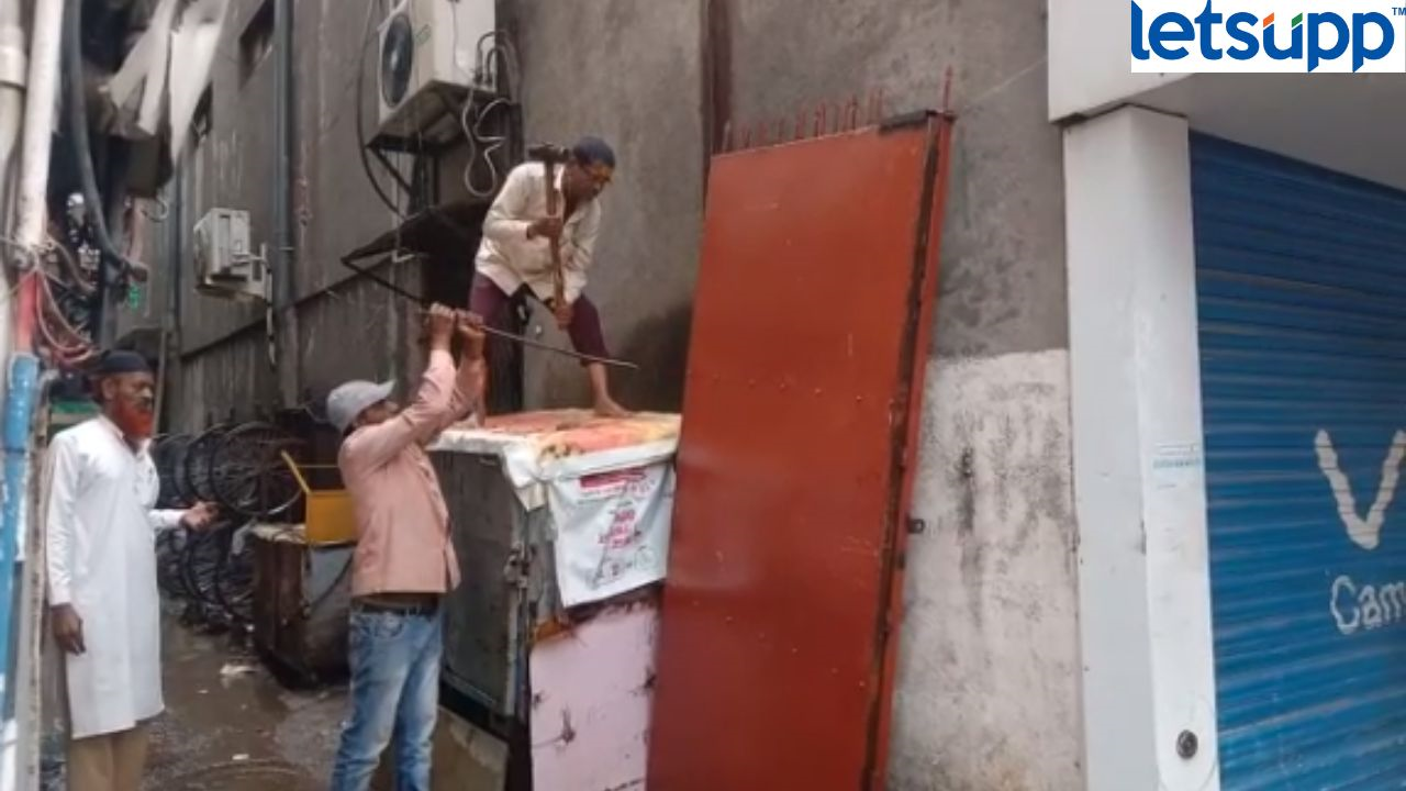अतिक्रमणांवर हातोडा ! पोलीस बंदोबस्तात अतिक्रमणे काढण्यास सुरुवात Atikraman