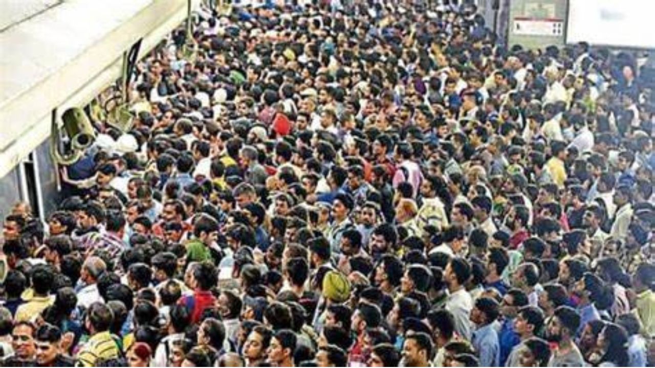Population Control Law : लोकसंख्या नियंत्रणाचा कायदा काय ?, संविधान काय म्हणते ? जाणून घ्या.. Crowd