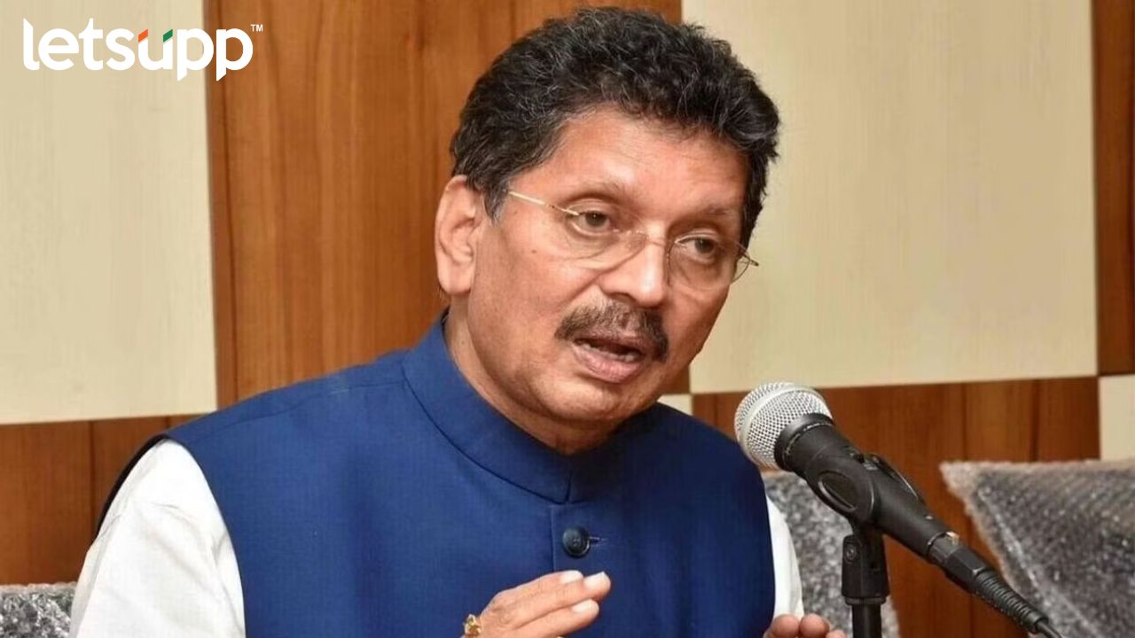 Deepak Kesarkar : ..तर मी पालकमंत्रीपदाचा राजीनामा देईन; केसरकरांनी कुणाला दिलं चॅलेंज ? MLA Disqualification Case : गुवाहाटीचे तिकीट कोणी काढले ? दीपक केसरकरांना तिखट सवाल
