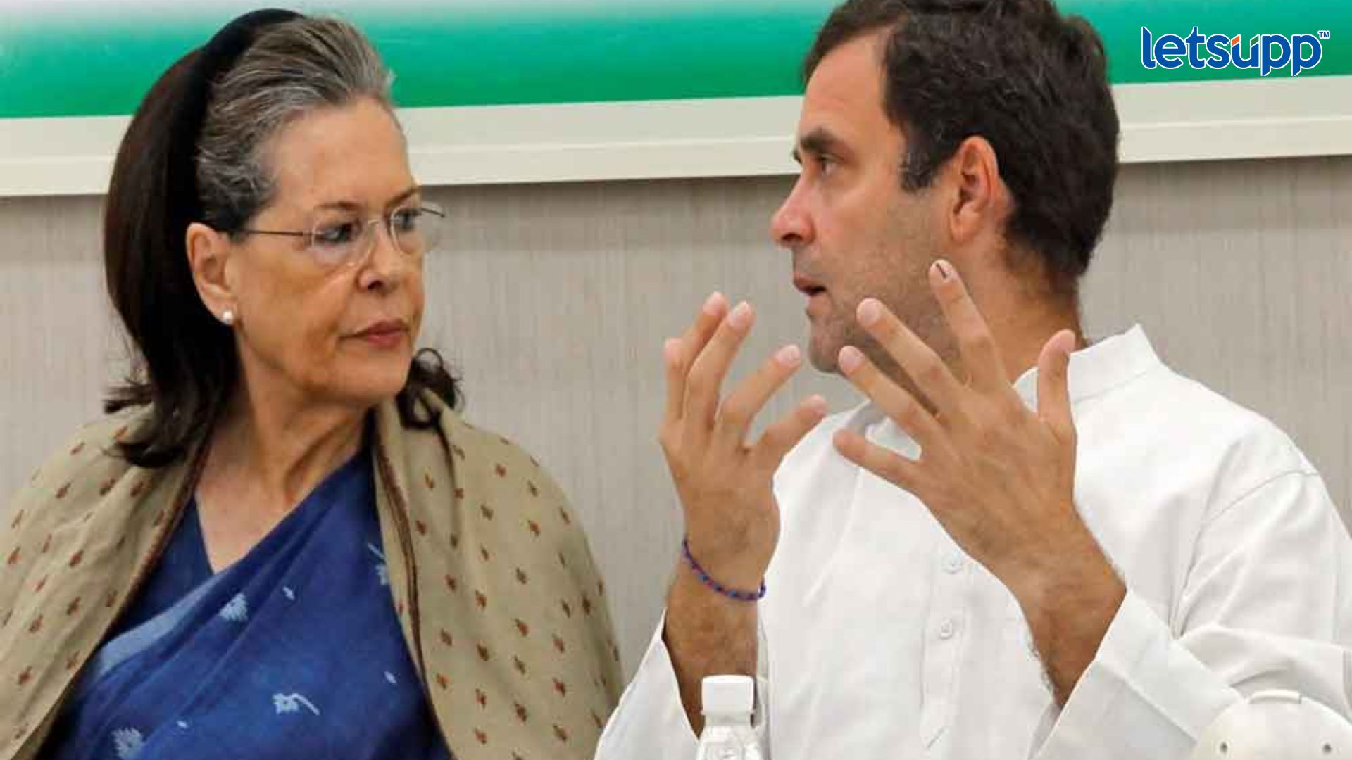 राहुल व सोनिया गांधींचे विमान तातडीने भोपाळला उतरविले Sonia Gandhi