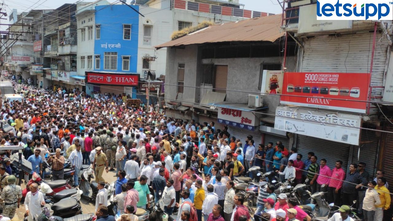 नगर तापले ! व्यापाऱ्यांवरील हल्ल्याच्या निषेधार्थ कडकडीत बंद, व्यापाऱ्यांचा ठिय्या Nagar Band 3