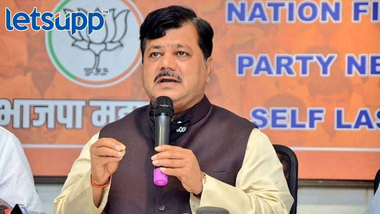 Pravin Darekar : अजूनही उद्धव ठाकरे मुख्यमंत्री शिंदेंचं बंड पचवू शकले नाहीत… जरांगेंचं आंदोलन राजकीय, पवार-ठाकरेंना आरक्षणाबाबात विचारत नाहीत; फडणवीसांवरील टीकेवरून दरेकरांचा पलटवार
