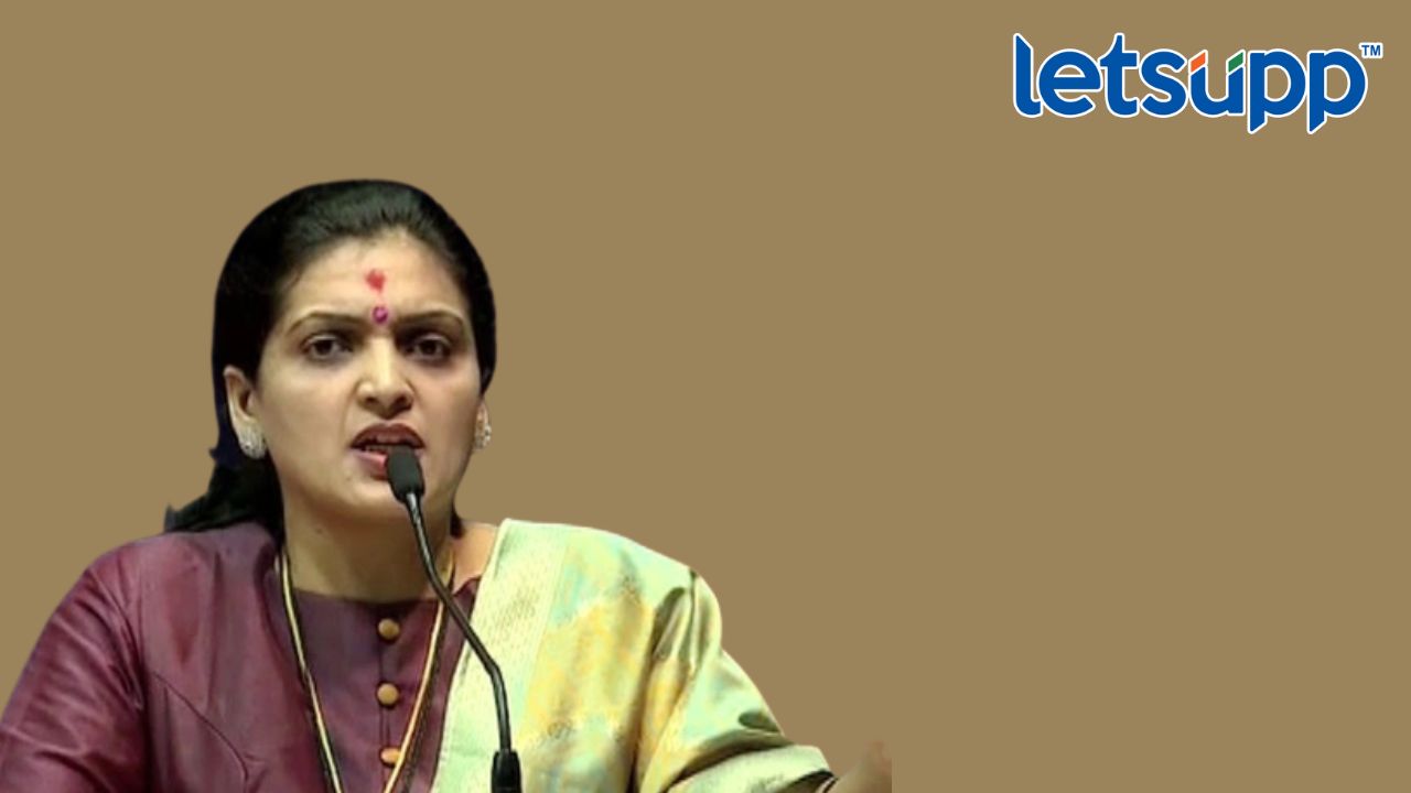 पोलिस शिंदे-फडणवीस सरकारचे घरगडी झालेत, ठोंबरे-पाटील कडाडल्या… Rupali Thombare