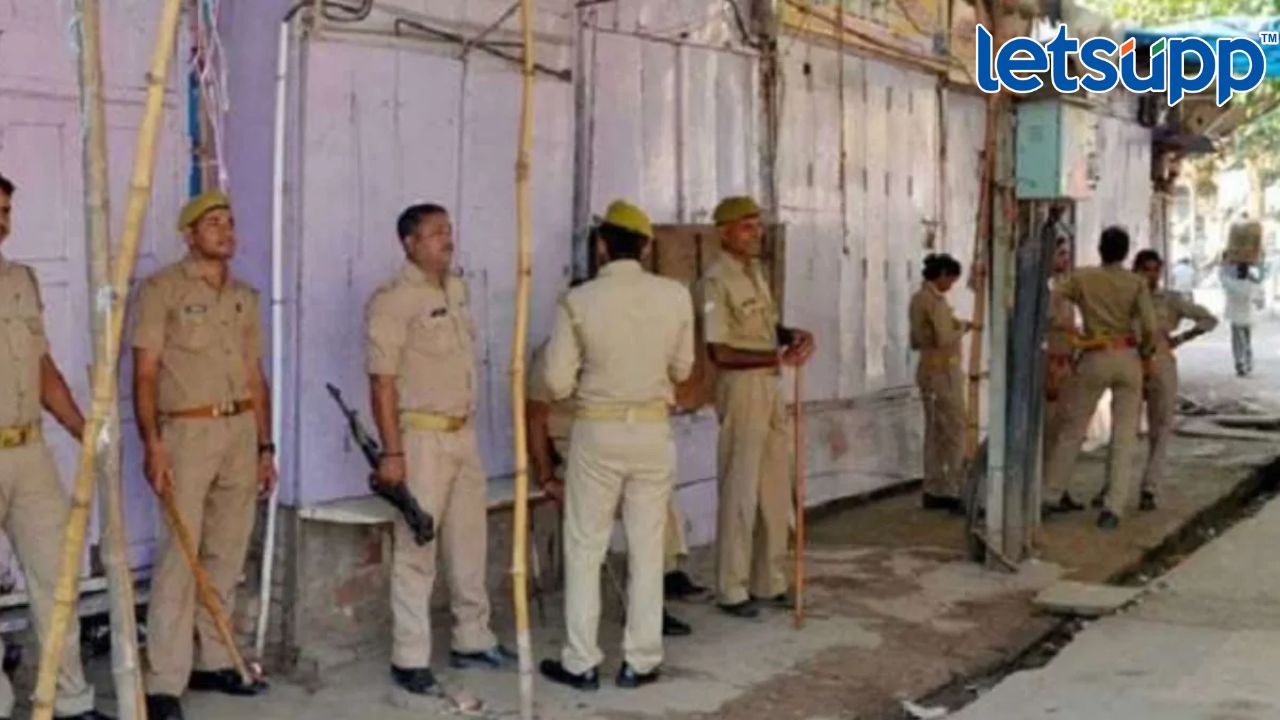 साहिबगंजमध्ये धार्मिकस्थळी तोडफोड, परिसरात तणाव, पोलिसांकडून इंटरनेट बंद साहिबगंज में धार्मिक स्थल में तोड़फोड़, इलाके में तनाव के बाद इंटरनेट बंद, एक संदिग्ध हिरासत में