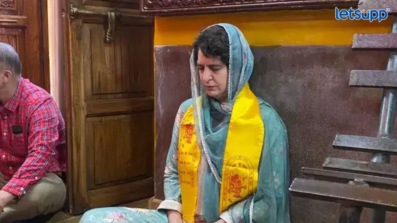 कॉंग्रेस बहुमताच्या दिशेने वाटचाल करतांना प्रियांका गांधींनी केली भगवान हनुमानाची पूजा FIR Against Ex MD Of BharatPe, Family For Allegedly Defrauding The Fintech Of ₹81 Crore (4)