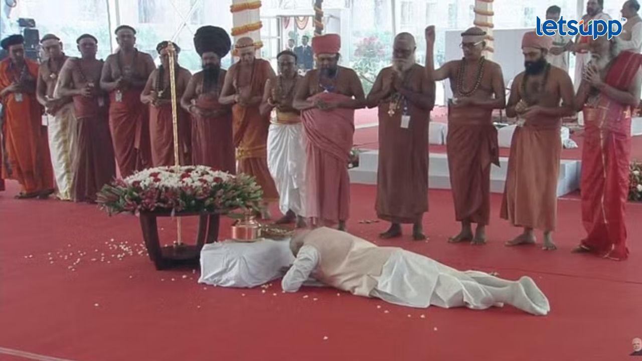 New Parliament Building Inauguration : ‘सेंगोल’समोर पंतप्रधान नरेंद्र मोदींचा साष्टांग दंडवत… Modi