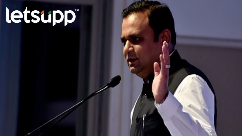 Rahul Narvekar यांच्या प्रतिमेला जोड्यांचा आहेर, निकालांनंतर ठाकरे गट आक्रमक