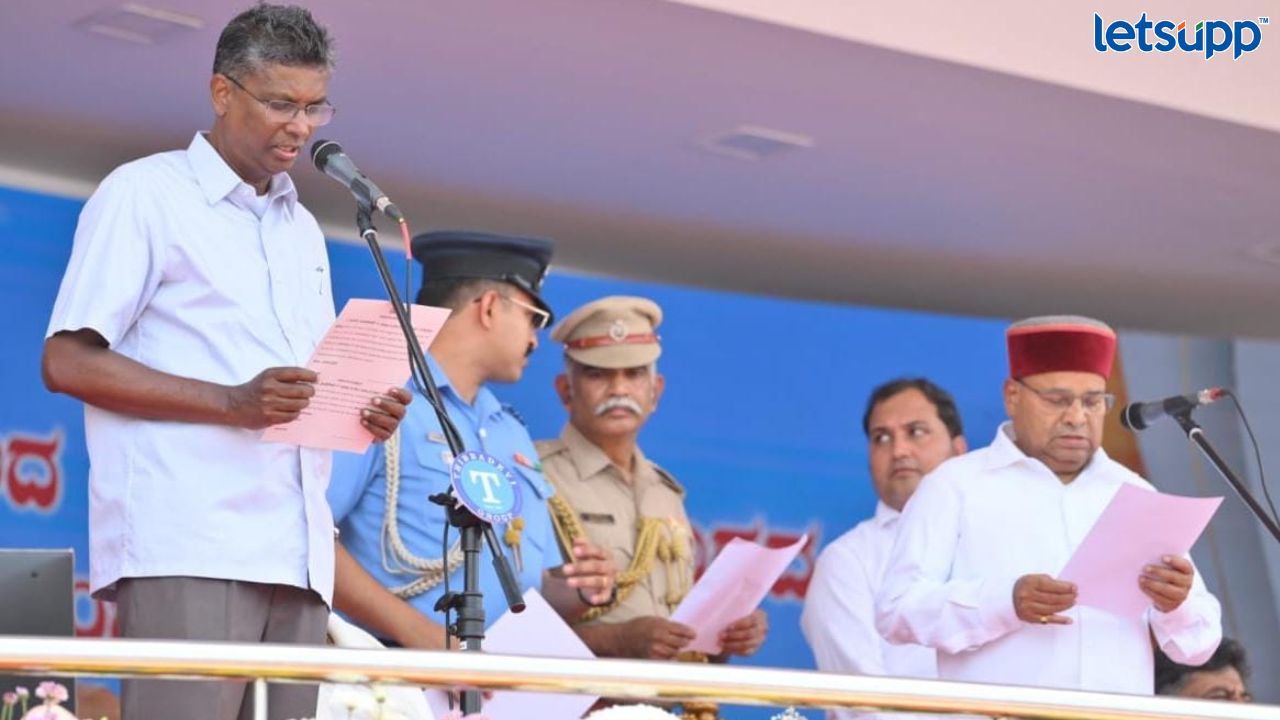 सतीश जारकीहोळी यांनी बुद्ध, बसव, आंबेडकरांना स्मरून घेतली कॅबिनेट मंत्रिपदाची शपथ SATISH