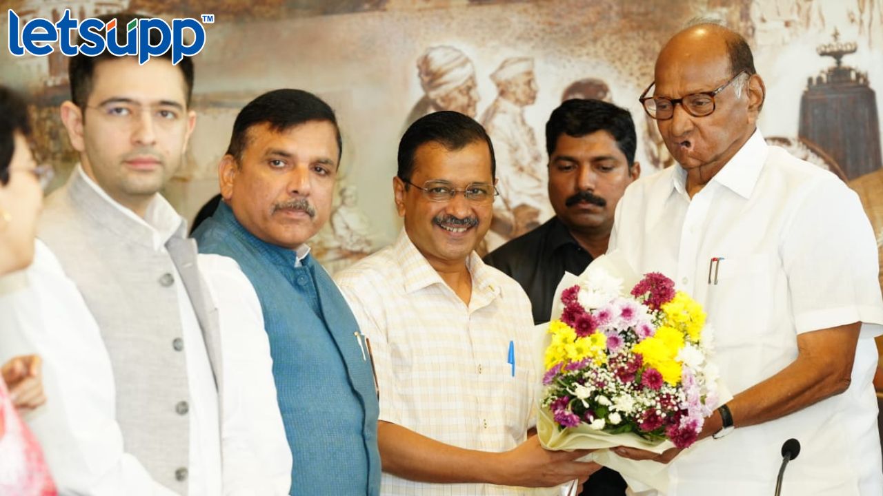 Arvind Kejriwal Meet’s Sharad Pawar : दिल्लीकरांना वाचवण्यासाठी पवारांचा केजरीवालांचा कानमंत्र… Sharad P
