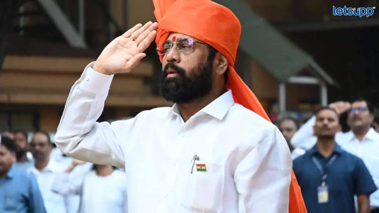 महाराष्ट्र दिनानिमित्त हुतात्म्यांना मुख्यमंत्री शिंदेंचे अभिवादन Untitled Design 2023 05 01T073710.595