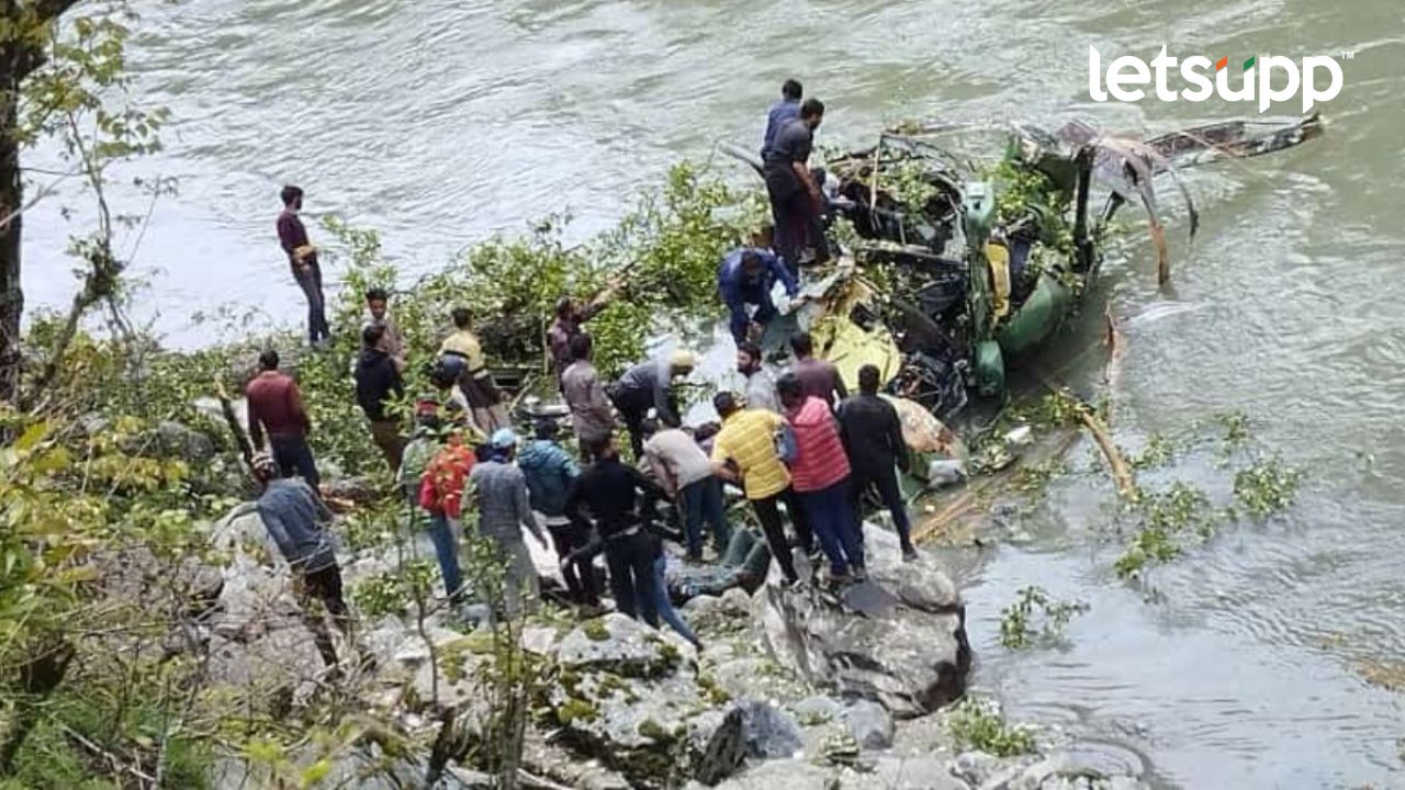 Army Helicopter Crash: भारतीय लष्कराचं हेलिकॉप्टर चिनाब नदीत कोसळलं