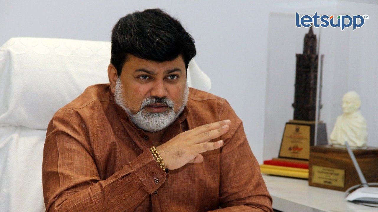 आमदारांच्या अपात्रतेचा अधिकार झिरवळांना कोणी दिला? मंत्री सामंतांनी फटकारले Untitled Design 2023 05 15T153855.087