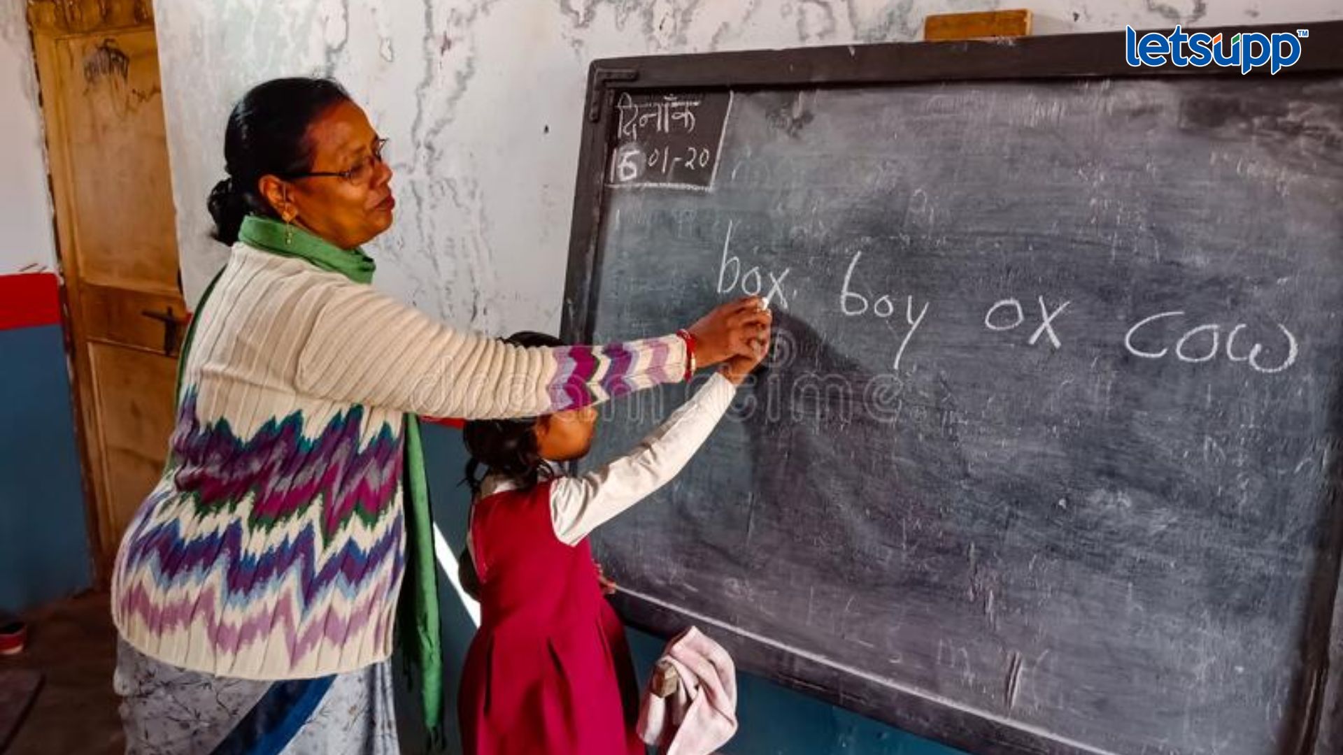 Education : “शिक्षकांनी सभ्यतेचे उदाहरण व्हावे”; ड्रेस कोडबाबत राज्य सरकारची नियमावली Untitled Design (47)