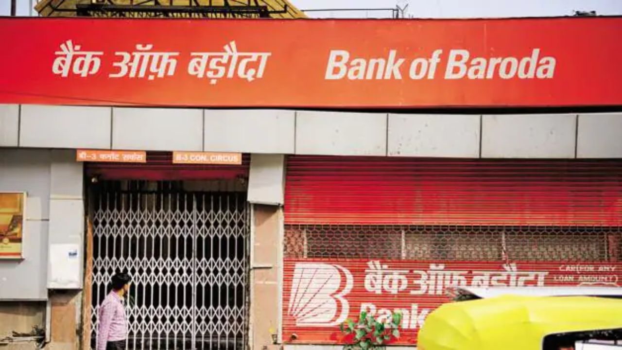 बॅंक ऑफ बडोदामध्ये नोकरी करण्याची सुवर्णसंधी, मासिक पगार,  89 हजार 890 रुपये