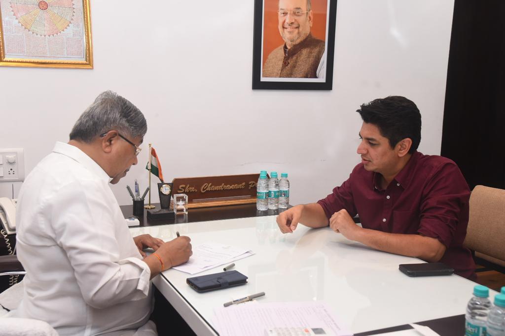 सत्यजीत तांबेंनी घेतली चंद्रकांत पाटलांची भेट, चर्चांना उधाण WhatsApp Image 2023 05 10 At 3.47.39 PM