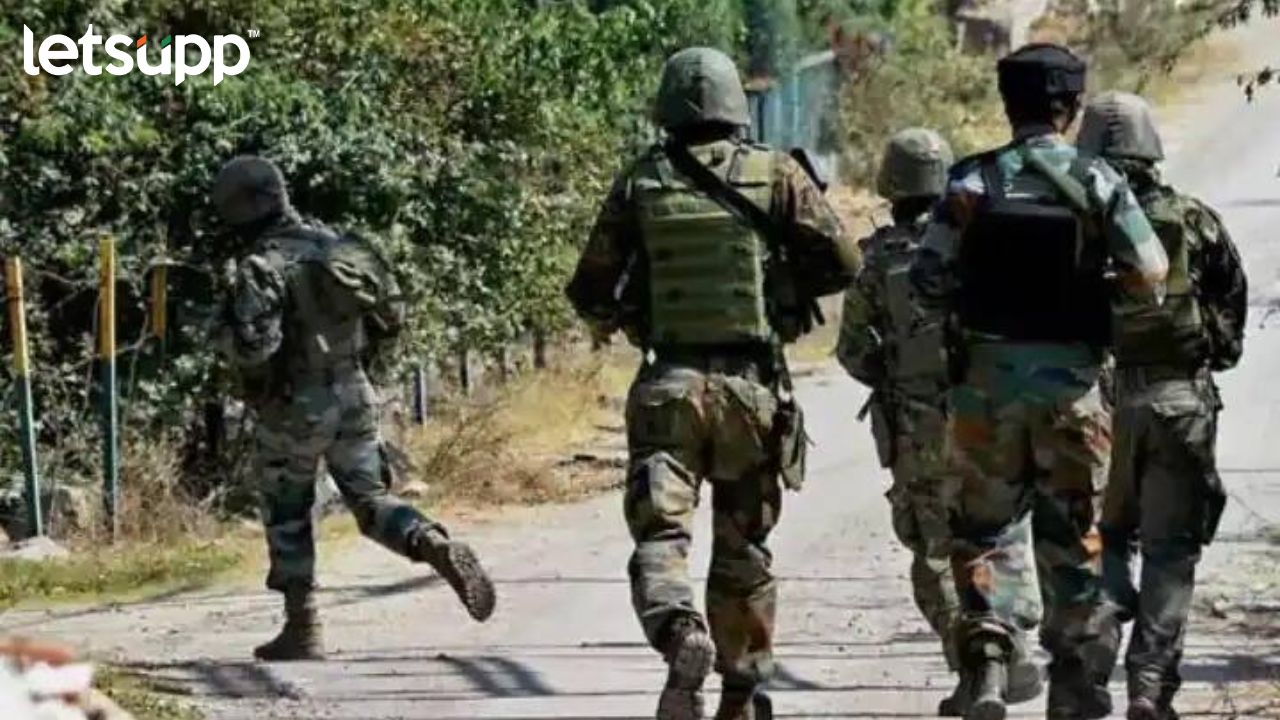 Manipur Violence : नव्या वर्षात मणिपूर पेटलं! गोळीबारात चौघांचा मृत्यू, पाच जिल्ह्यांत कर्फ्यू Manipur Violence : नव्या वर्षात मणिपूर पेटलं! गोळीबारात 4 जणांचा मृत्यू, पाच जिल्ह्यांत कर्फ्यू