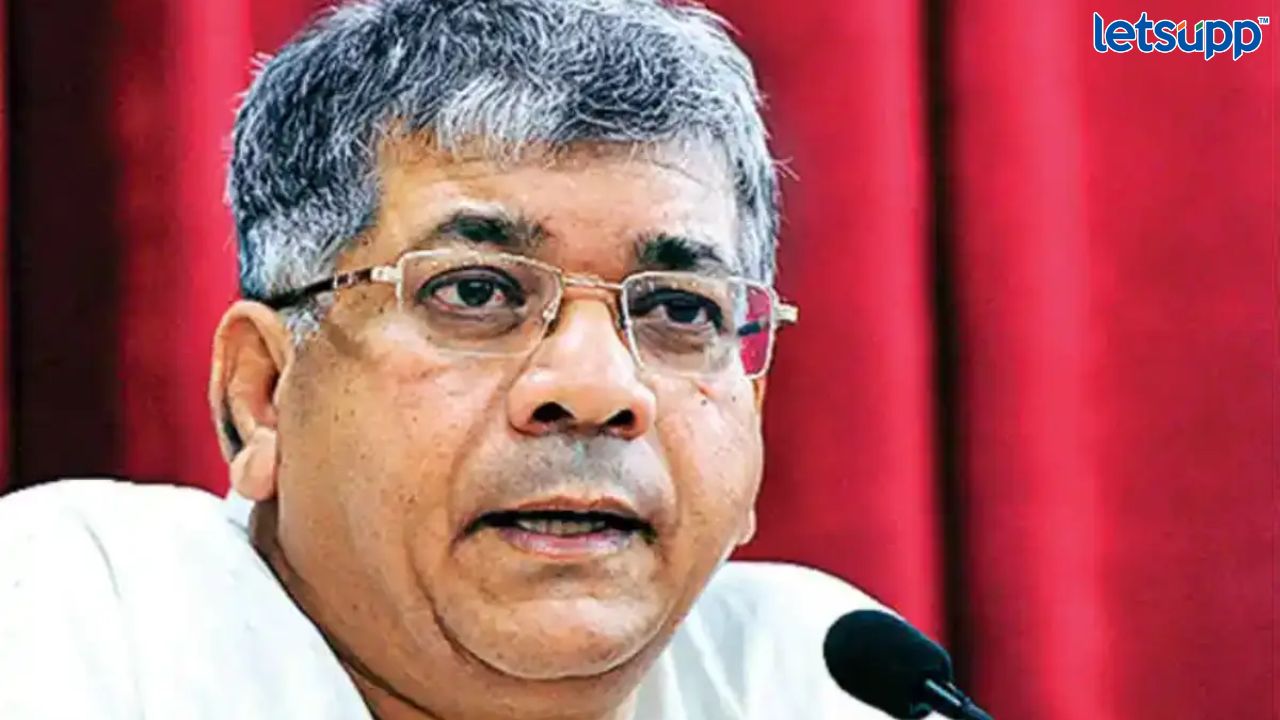 Prakash Ambedkar : ‘म्हणूनच 2 हजारांच्या नोटबंदीचा निर्णय!’ : प्रकाश आंबेडकरांनी सांगितलं कारण Prakash Ambedkar
