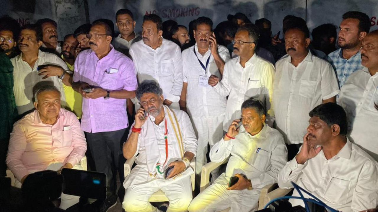 मध्यरात्री हायहोल्टेज ड्रामा! आधी काँग्रेसने मारली बाजी, नंतर भाजप ठरला विनर; वाचा, काय घडलं ? Shivkumar
