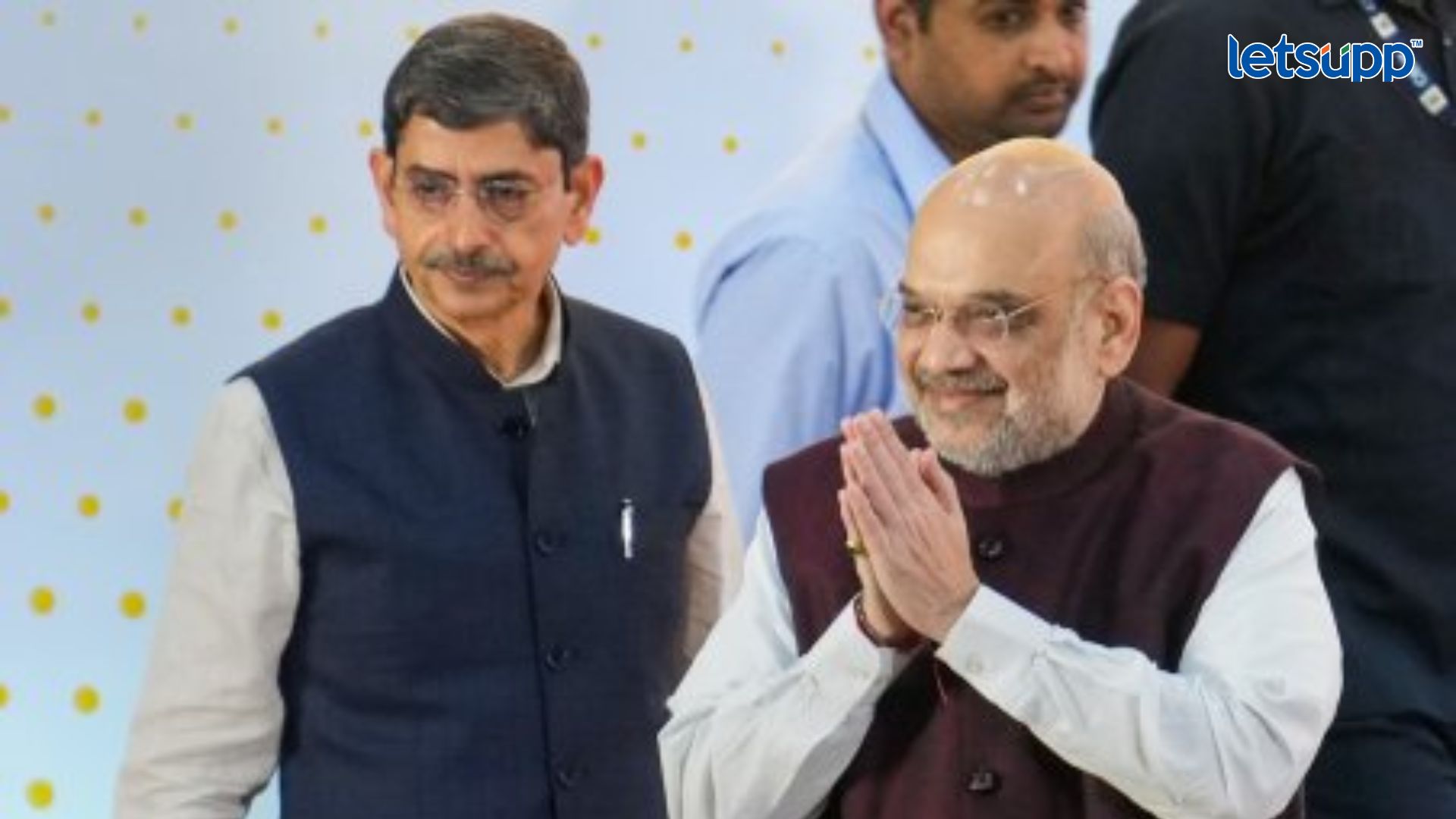 भ्रष्टाचारी मंत्र्यांच्या परस्पर हकालपट्टी अन् प्रचंड गदारोळ; अमित शाहंच्या फोननंतर राज्यपालांची माघार 'शिवसेना अन् राष्ट्रवादी आम्ही फोडले नाही तर'.. अमित शाहांनी शेवटी खरं 'पॉलिटिक्स' सांगितलंच