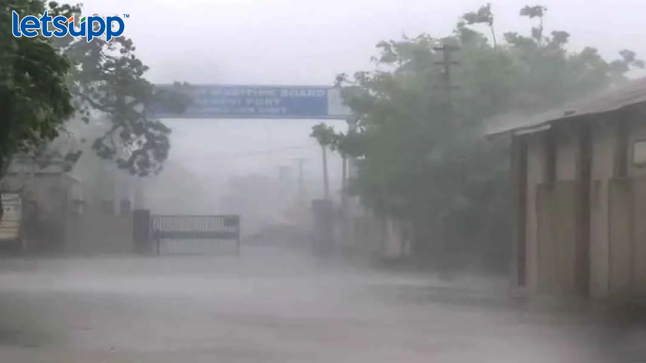 Biparjoy Cyclone : धो-धो पाऊस, विजेचे खांब कोसळले; राजस्थानातही ‘बिपरजॉय’ चक्रीवादळाचं तांडव… Biperjoy Rajstan
