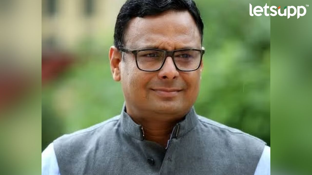 नागपुरचा विकास म्हणजे विदर्भाचा विकास नव्हे; गडकरी, फडणवीसांना आमदार लिंगाडेंचा टोला DHIRAJ LINGADE